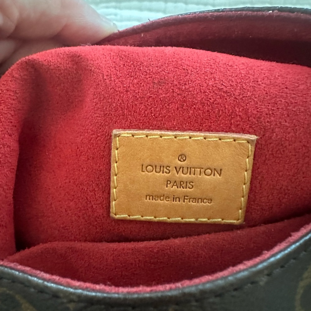 Louis Vuitton Gaia Cerise MM Shoulder Bag - Picture 11 of 13